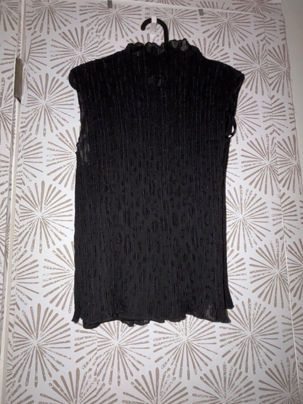 Dkny Black Sleeveless Sheer Mock Neck Ribbed Tank with animal print